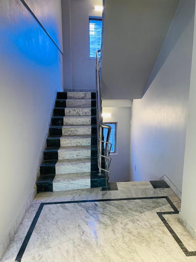 Hotel The Crest Колката Екстериор снимка