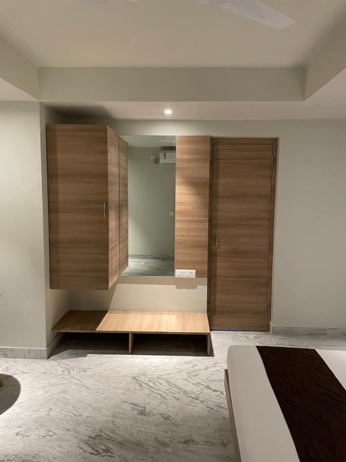 Hotel The Crest Колката Екстериор снимка