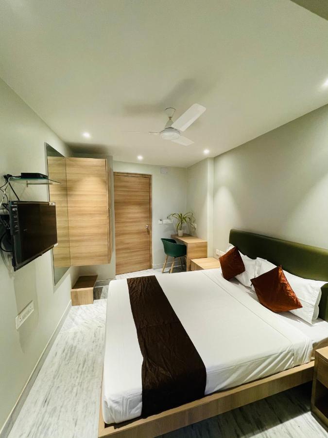 Hotel The Crest Колката Екстериор снимка