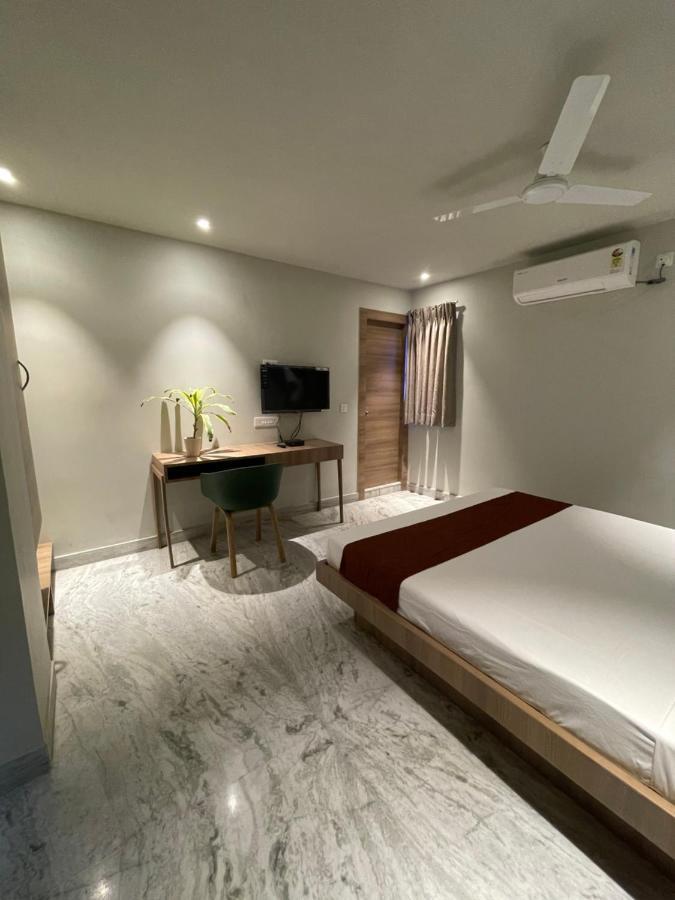 Hotel The Crest Колката Екстериор снимка