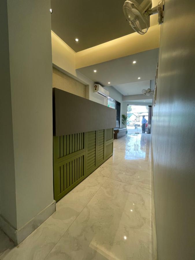 Hotel The Crest Колката Екстериор снимка