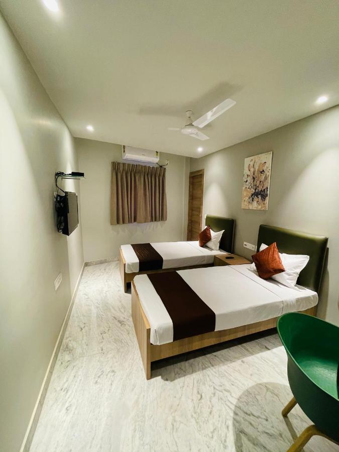 Hotel The Crest Колката Екстериор снимка